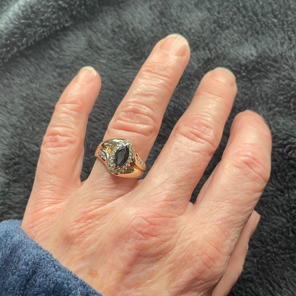Ring, Diamond and Sapphire Marquise Shaped Cluster/Dinner Ring.
10kt.
STUNNING!